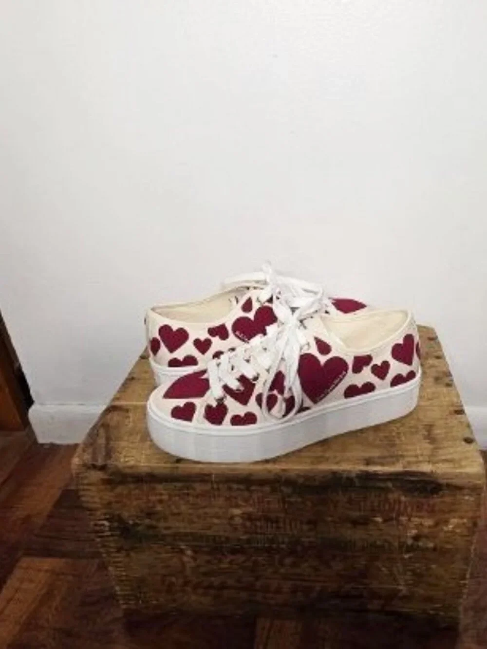 Kate Spade $178 Women's Serve Round Toe Sweethearts Sneakers Sz 7 NIB!